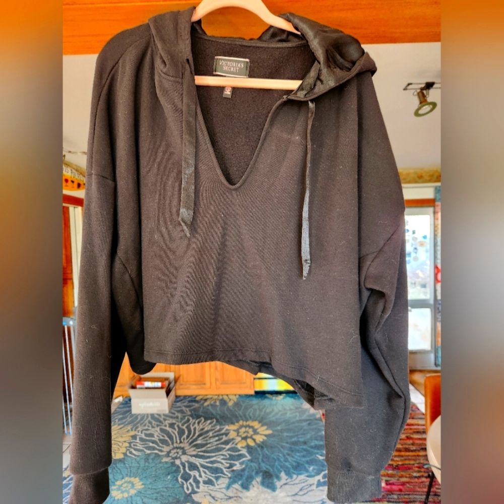 Victoria Secret LS hoodie - never worn 🖤